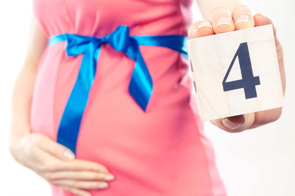 Le premier coup de pied à entendre, c'est l'évolution du foetus à 4 mois de grossesse