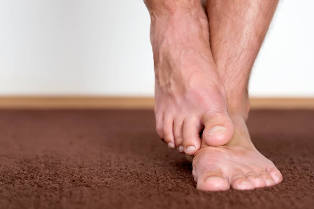 Vattenloppor på fötterna gör dig obekväm? Övervinna med detta kraftfulla sätt