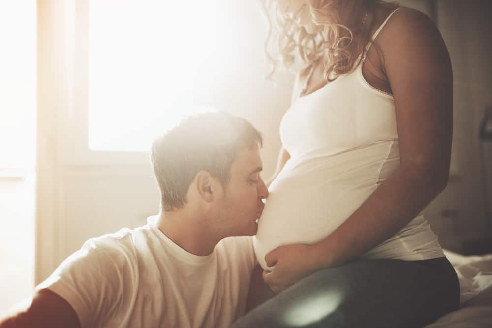 임신 중 정자를 삼키는 것이 수축을 유발할 수 있습니까? 신화 또는 사실입니까?