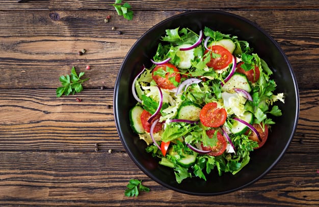 Consejos para elegir aderezos para ensaladas saludables para la dieta