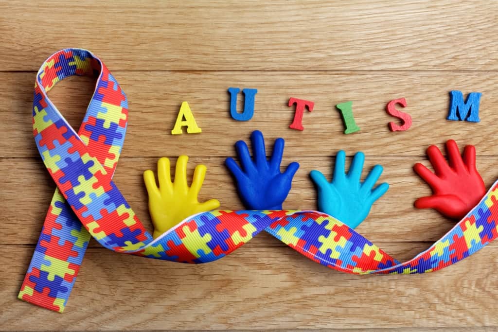 과잉 행동 외에도 자폐증의 가장 흔한 징후는 다음과 같습니다!