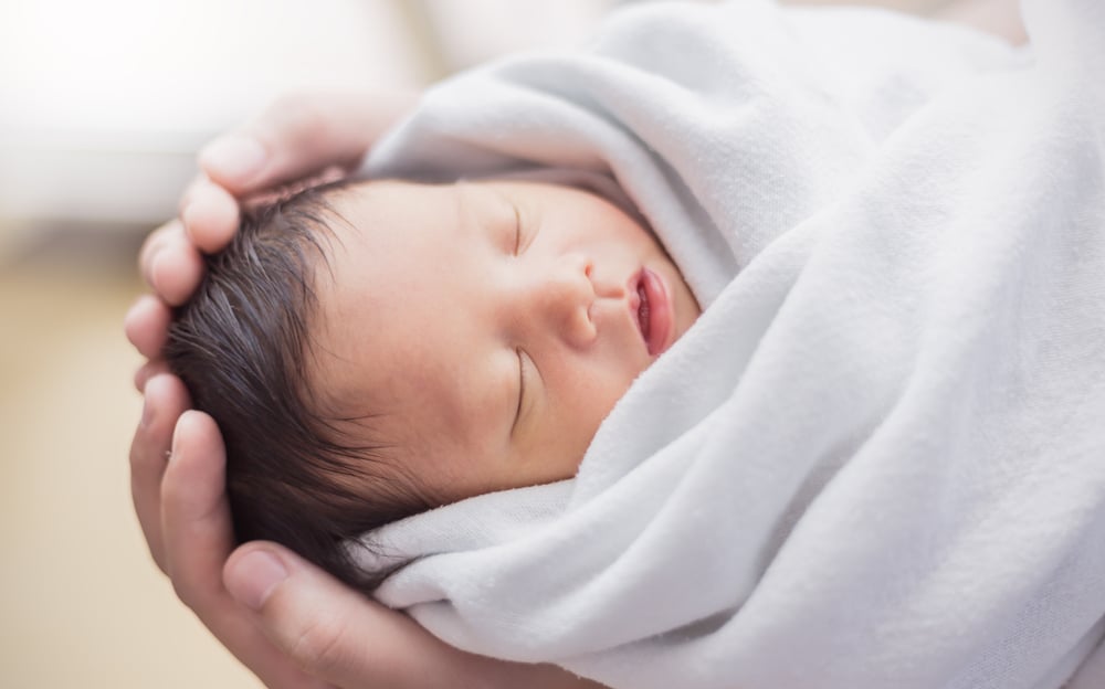 Babys Haar bleibt nicht dicht, wenden Sie Behandlungen mit diesen 7 natürlichen Inhaltsstoffen an Mom's