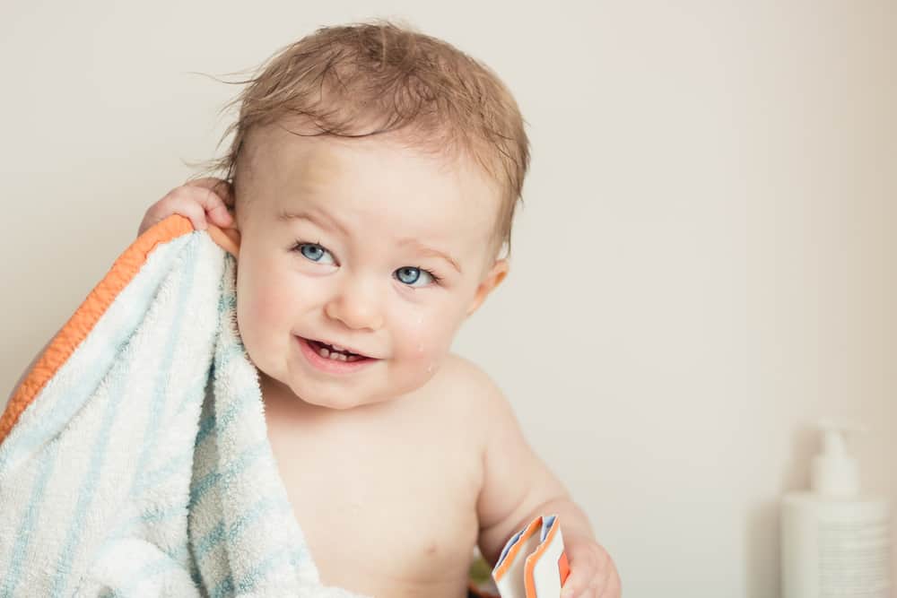 엄마가 알아야 할 사항: 아기의 귀를 정확하고 안전하게 청소하는 방법