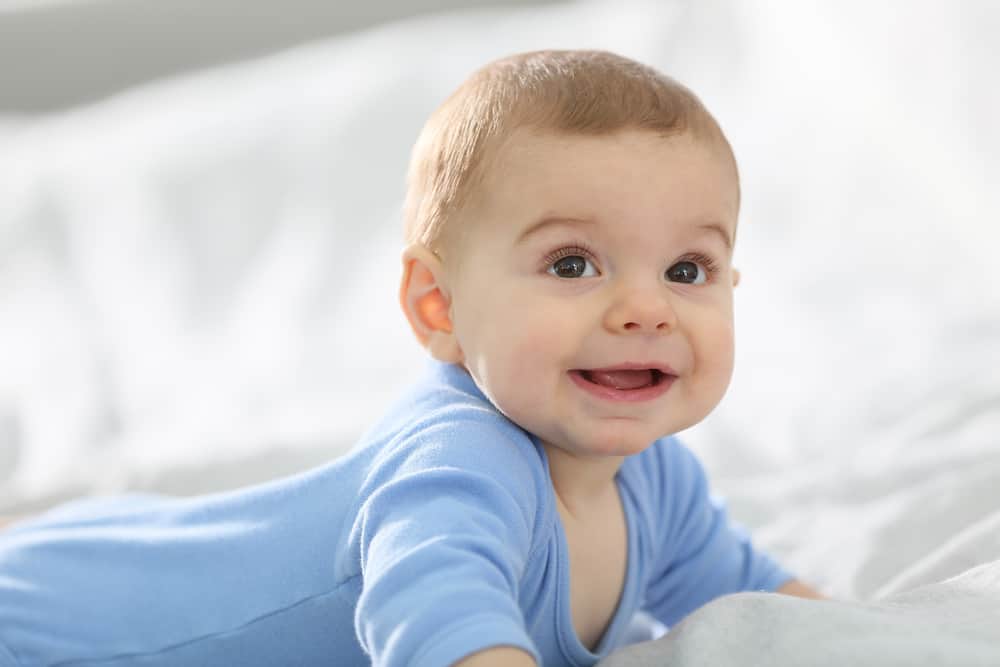 8개월 아기 발달: 보다 적극적인 움직임과 놀이
