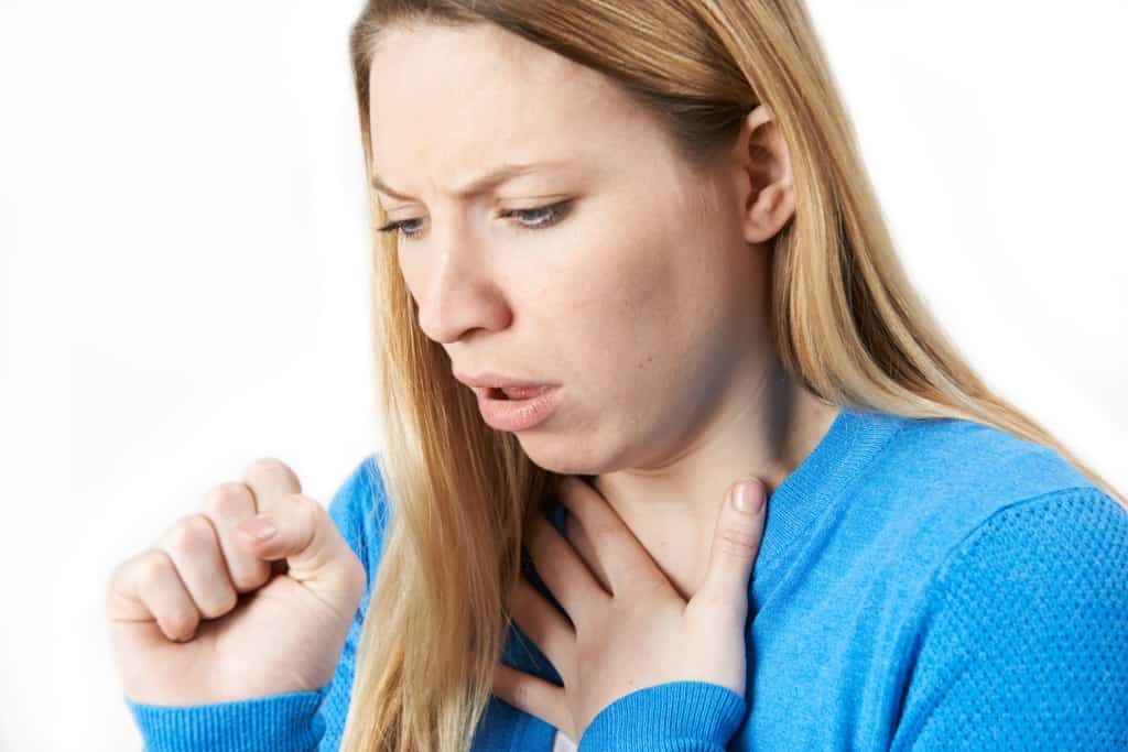 ¿Picazón y dolor de garganta? Esta puede ser la causa de una tos seca, ya sabes