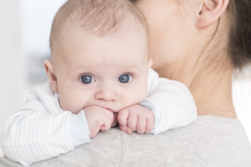 Cataract bij baby's herkennen: hoe belangrijk is een operatie?