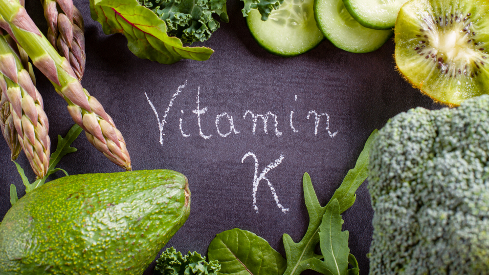 De espinaca a kiwi, ¡esta es una lista de alimentos que contienen vitamina K!