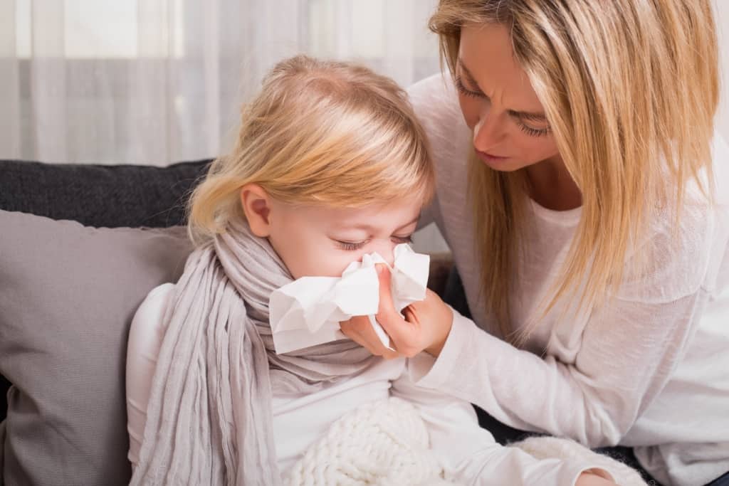 독감 동안 아이들의 코가 자극을 받습니까? 엄마들을 극복하기 위한 팁은 다음과 같습니다.