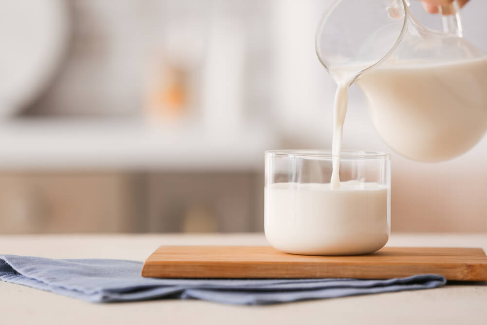 3 일반 우유와 비교한 유기농 우유의 장점 및 이점
