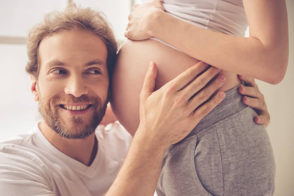 성교 중 삽입 없이도 임신이 가능합니까?