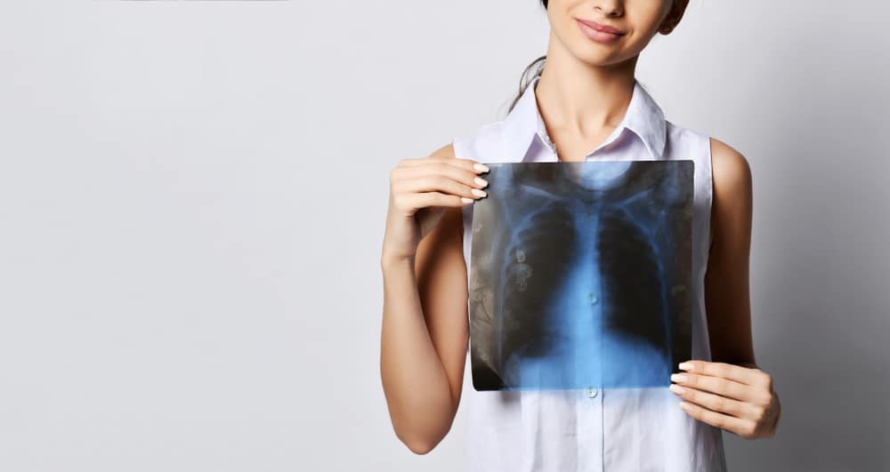 결핵 환자의 폐에 있는 반점이 사라질 수 있습니까?