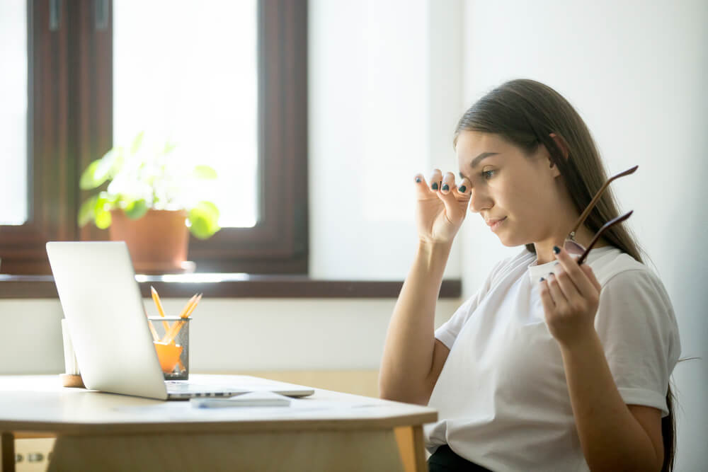 10 causes de la vision floue le matin et comment la surmonter