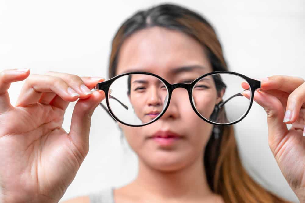 Características de los ojos negativos: factores de riesgo y formas de superarlos de manera más eficaz