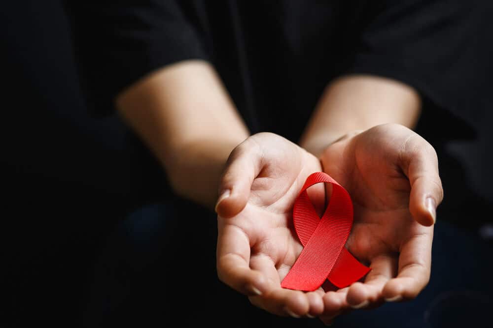 HIV 감염의 3단계를 이해하고 증상은 무엇입니까?